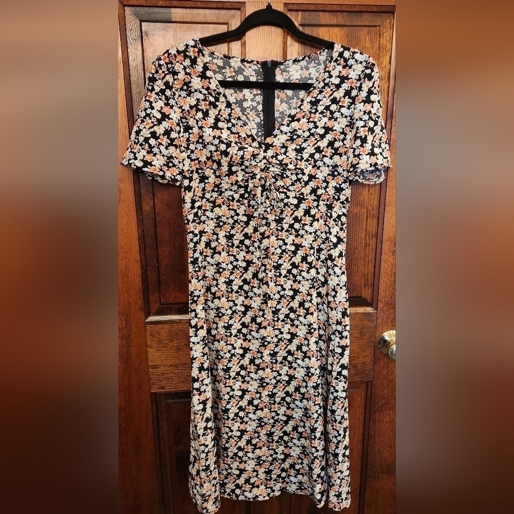 Short Sleeve Floral Midi Dress - Black with Coral and Cream Flowers - Size 6